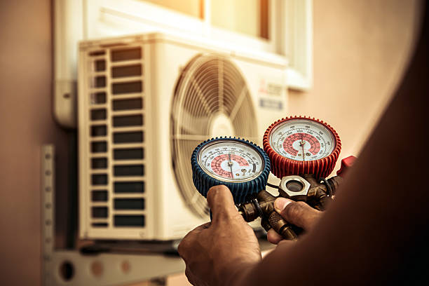 Professional Hvac technician working in Valhermoso Springs, AL